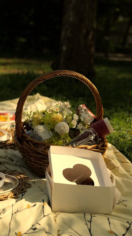 How to Plan a Simple Picnic at a Local Park